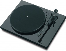 Gramofony / GRAMO / Gramofon Pro-Ject Debut III DC Piano+OM5E