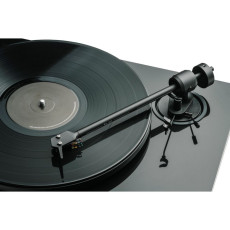 Gramofony / GRAMO / Gramofon Pro-Ject E1.2+Pick It MM E / High Gloss Black