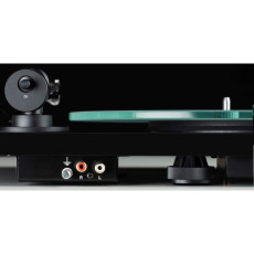 Gramofony / GRAMO / Gramofon Pro-Ject T1 EVO BT+OM10 / Piano Black